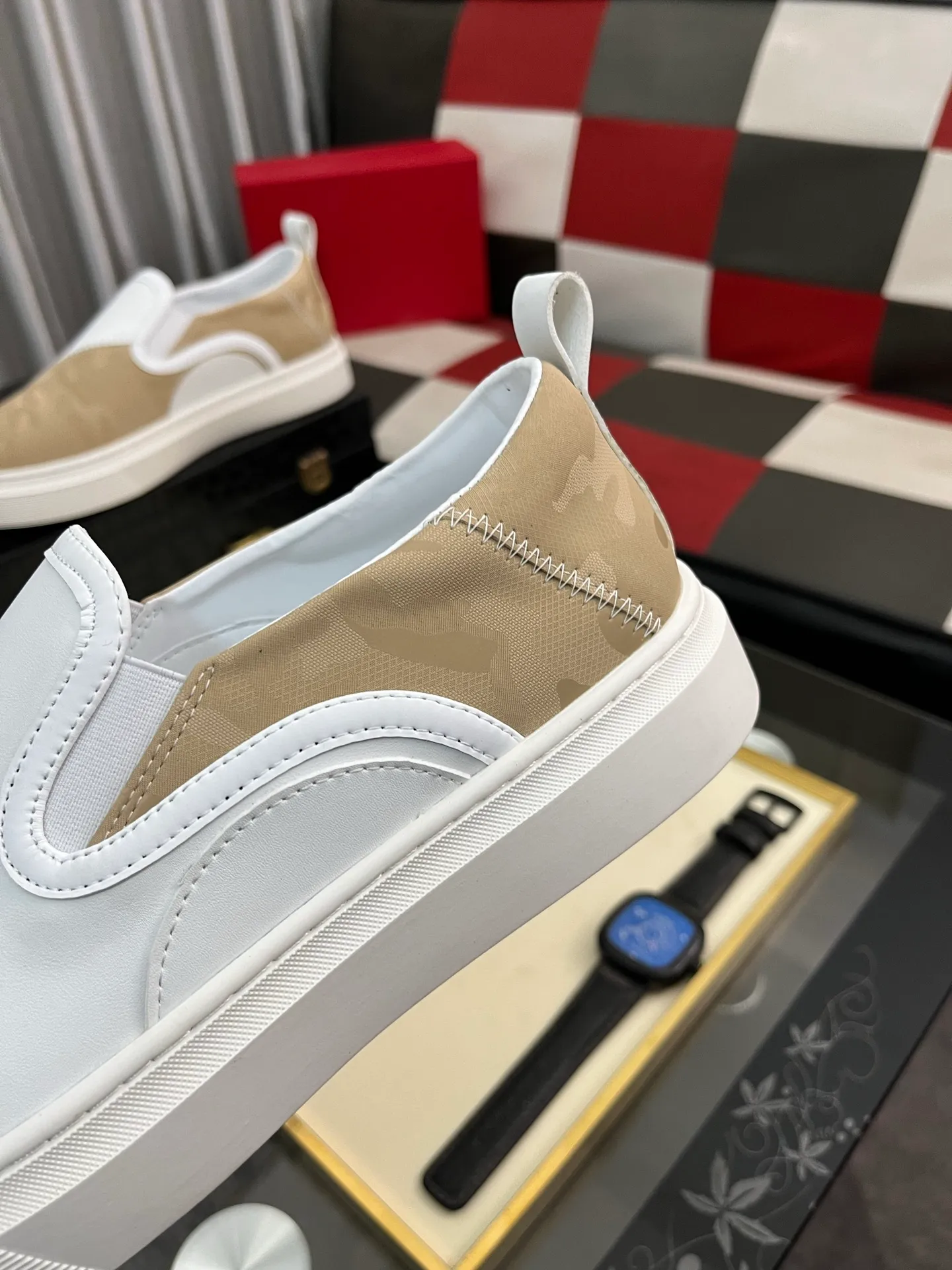 Men's shoes 💰420⌚️⌚️ VALENTINO Valentino's 2024 SS spring and summer new hot casual sports shoes, imported elastic fabric upper ➕The heel is Warren's exclusive rivet shape. The whole is very representative, the combination outsole is really easy to wear and very comfortable on the foot~, classic, comfortable and versatile! Size: 38-443️⃣Colors available
